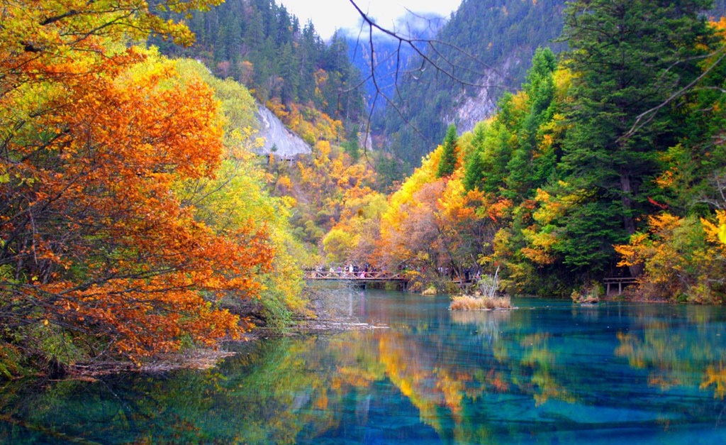 Photos, Images & Pictures of autumn scenery Jiuzhaigou Valley, Sichuan ...