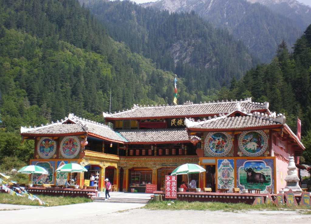 Photos, Images & Pictures of Tibetan House in Jiuzhaigou Valley ...