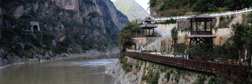 Photos, Images & Pictures of Mingyuexia Ancient Plank Road, Sichuan ...